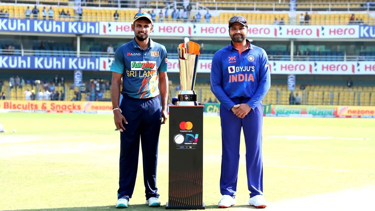 India vs Sri Lanka, 2nd ODI: ಕೊಲ್ಕತ್ತಾದ ಈಡನ್ ಗಾರ್ಡನ್ಸ್​ ಮೈದಾನದಲ್ಲಿ ನಡೆಯುತ್ತಿರುವ ಭಾರತ-ಶ್ರೀಲಂಕಾ ನಡುವಣ 2ನೇ ಏಕದಿನ ಪಂದ್ಯದಲ್ಲಿ ಟಾಸ್ ಗೆದ್ದಿರುವ ಲಂಕಾ ನಾಯಕ ದಸುನ್ ಶಾನಕ ಬ್ಯಾಟಿಂಗ್ ಆಯ್ದುಕೊಂಡಿದ್ದಾರೆ.