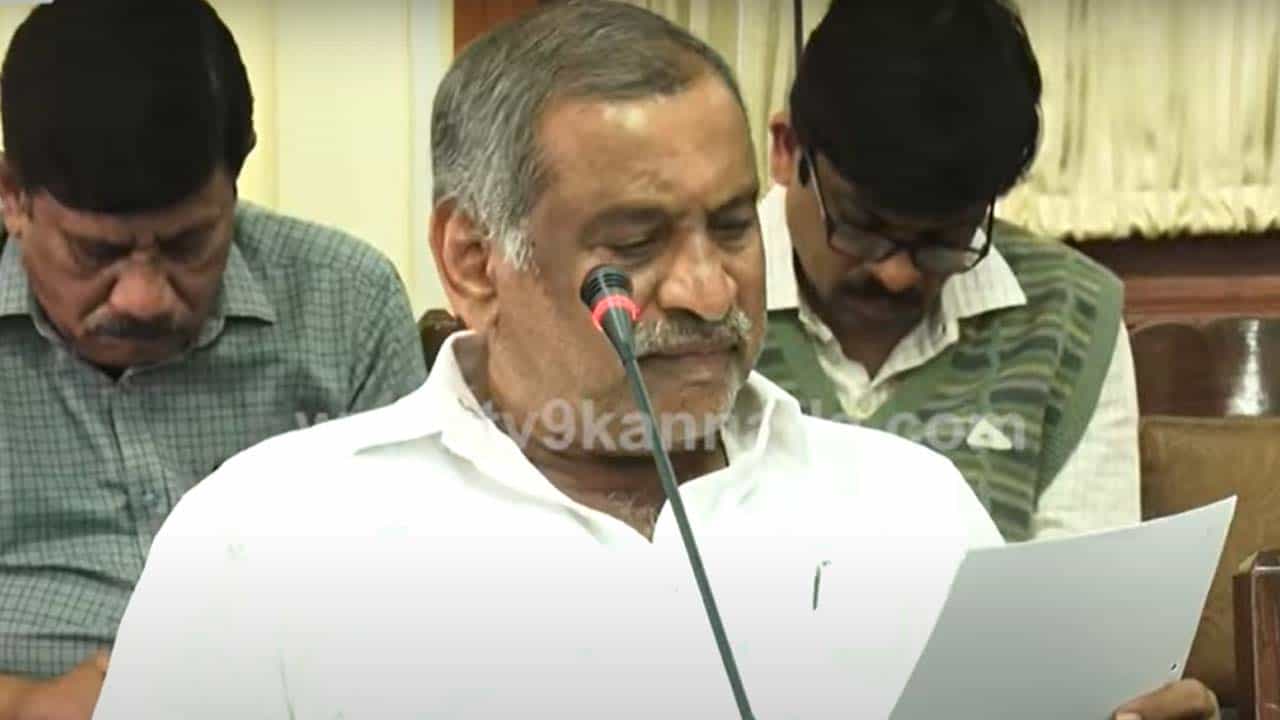 Karnataka Cabinet: ಹಲವು ಯೋಜನೆ, ಅನುದಾನಗಳಿಗೆ ರಾಜ್ಯ ಸಂಪುಟ ಒಪ್ಪಿಗೆ; ಇಲ್ಲಿದೆ ಪಟ್ಟಿ Karnataka Cabinet: ಹಲವು ಯೋಜನೆ, ಅನುದಾನಗಳಿಗೆ ರಾಜ್ಯ ಸಂಪುಟ ಒಪ್ಪಿಗೆ; ಇಲ್ಲಿದೆ ಪಟ್ಟಿ