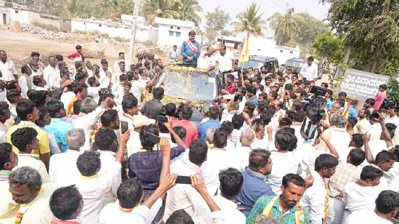 ವಿವಿಧ ಸಮುದಾಯ ಪ್ರಭಾವಿ ಮುಖಂಡರಿಗೆ ಜನಾರ್ದನ ರೆಡ್ಡಿ ಗಾಳ, ಗಂಗಾವತಿಯಲ್ಲಿ ಬಿಜೆಪಿ, ಕಾಂಗ್ರೆಸ್ಗೆ ತಳಮಳ ವಿವಿಧ ಸಮುದಾಯ ಪ್ರಭಾವಿ ಮುಖಂಡರಿಗೆ ಜನಾರ್ದನ ರೆಡ್ಡಿ ಗಾಳ, ಗಂಗಾವತಿಯಲ್ಲಿ ಬಿಜೆಪಿ, ಕಾಂಗ್ರೆಸ್ಗೆ ತಳಮಳ