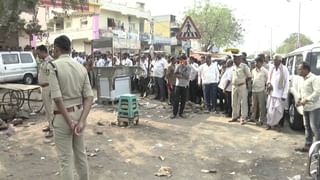 RSS ವೇಷಧರಿಸಿ ಲಾಠಿ ಹಿಡಿದು ಫೋಸ್ ಕೊಟ್ಟ ಕರ್ನಾಟಕ ಕೇಂದ್ರೀಯ ವಿಶ್ವವಿದ್ಯಾಲಯದ ಪ್ರಾಧ್ಯಾಪಕರು; ಫೋಟೋ ವೈರಲ್