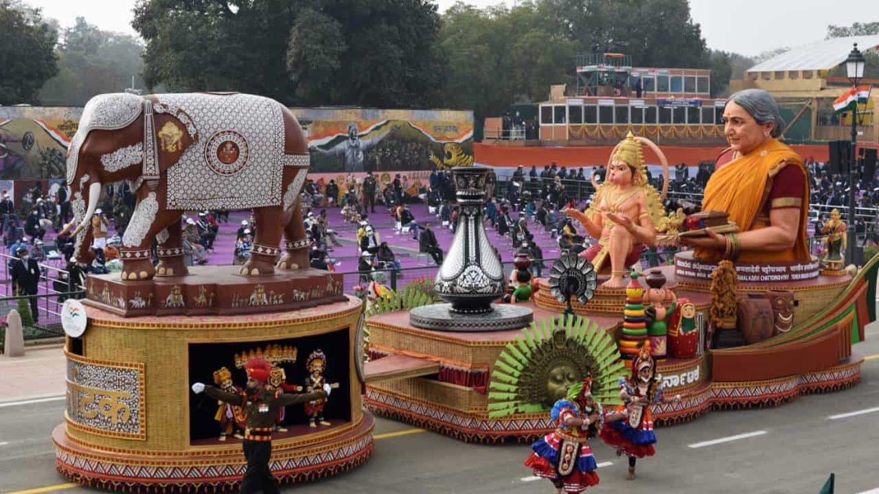 ದೆಹಲಿಯಲ್ಲಿ ಗಣರಾಜ್ಯೋತ್ಸವ ಪರೇಡ್: ಕರ್ನಾಟಕ ಸ್ತಬ್ಧಚಿತ್ರಕ್ಕೆ ಅನುಮತಿ ನೀಡದ ಕೇಂದ್ರ ಸರ್ಕಾರ ದೆಹಲಿಯಲ್ಲಿ ಗಣರಾಜ್ಯೋತ್ಸವ ಪರೇಡ್: ಕರ್ನಾಟಕ ಸ್ತಬ್ಧಚಿತ್ರಕ್ಕೆ ಅನುಮತಿ ನೀಡದ ಕೇಂದ್ರ ಸರ್ಕಾರ