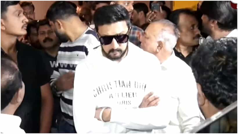 Kichcha Sudeep: ಸುದೀಪ್ ರಾಜಕೀಯ ಎಂಟ್ರಿ ಬಗ್ಗೆ ಗುಸುಗುಸು; ಯಾವುದೇ ಪ್ರತಿಕ್ರಿಯೆ ನೀಡದ ಕಿಚ್ಚ