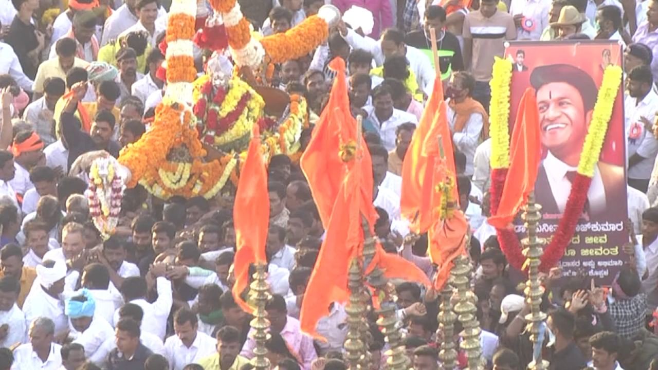 ಒಟ್ನಲ್ಲಿ ಎರಡೂವರೆ ವರ್ಷಗಳ ಬಳಿಕ ನಡೆದ ಅದ್ದೂರಿ ರಥೋತ್ಸವ ನಡೆಸಲಾಯಿತು. ನೀರಿಕ್ಷೆಗೂ ಮೀರಿ ಮಠದತ್ತ ಬಂದಿದ್ದ ಜನರನ್ನ ನೋಡಿ ಶ್ರೀಗಳು ಒಂದು ಕ್ಷಣ ಮೂಕ ವಿಶ್ಮಿತರಾಗಿದ್ರು. ಅದೇನೇ ಇರಲಿ, ದಕ್ಷಿಣದ ಕುಂಭಮೇಳ ಅಂತ ಇಲ್ಲಿ ಸೆರೋ ಭಕ್ತ ಸಾಗವರನ್ನ ನೋಡೋ ಕರೆದಿರಬೇಕು ಅನ್ಸುತ್ತೆ. 
