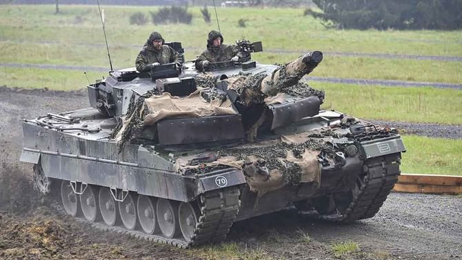 Russia Ukraine War: ಅತಿದೊಡ್ಡ ದಾಳಿಗೆ ರಷ್ಯಾ ಸಿದ್ಧತೆ; ಉಕ್ರೇನ್ಗೆ ಟ್ಯಾಂಕ್ ರವಾನಿಸಲು ಅಮೆರಿಕ, ಜರ್ಮನಿ ಸಮ್ಮತಿ Russia Ukraine War: ಅತಿದೊಡ್ಡ ದಾಳಿಗೆ ರಷ್ಯಾ ಸಿದ್ಧತೆ; ಉಕ್ರೇನ್ಗೆ ಟ್ಯಾಂಕ್ ರವಾನಿಸಲು ಅಮೆರಿಕ, ಜರ್ಮನಿ ಸಮ್ಮತಿ