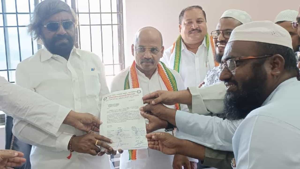 ಲಿಂಗಸೂಗೂರು ಮೀಸಲು ಕ್ಷೇತ್ರಕ್ಕೆ ಭಾರೀ ಪೈಪೋಟಿ, ಹಾಲಿ ಶಾಸಕರಿದ್ದರೂ ಕಾಂಗ್ರಸ್ನಲ್ಲಿ ಟಿಕೆಟ್ ಫೈಟ್! ಲಿಂಗಸೂಗೂರು ಮೀಸಲು ಕ್ಷೇತ್ರಕ್ಕೆ ಭಾರೀ ಪೈಪೋಟಿ, ಹಾಲಿ ಶಾಸಕರಿದ್ದರೂ ಕಾಂಗ್ರಸ್ನಲ್ಲಿ ಟಿಕೆಟ್ ಫೈಟ್!