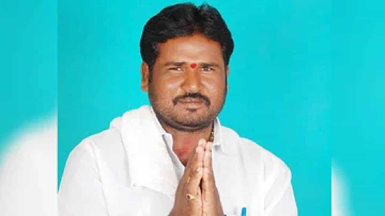 ವೃದ್ಧಾಪ್ಯ ವೇತನಕ್ಕಾಗಿ ತೆರಳುತ್ತಿದ್ದ ವೃದ್ಧೆಗೆ ಡಿಕ್ಕಿ ಹೊಡೆದ ಶಾಸಕ ಬಸವರಾಜ ದಡೇಸುಗೂರು ಅವರಿದ್ದ ಕಾರು, ಚಿಕಿತ್ಸೆ ಫಲಿಸದೆ ವೃದ್ಧೆ ಸಾವು ವೃದ್ಧಾಪ್ಯ ವೇತನಕ್ಕಾಗಿ ತೆರಳುತ್ತಿದ್ದ ವೃದ್ಧೆಗೆ ಡಿಕ್ಕಿ ಹೊಡೆದ ಶಾಸಕ ಬಸವರಾಜ ದಡೇಸುಗೂರು ಅವರಿದ್ದ ಕಾರು, ಚಿಕಿತ್ಸೆ ಫಲಿಸದೆ ವೃದ್ಧೆ ಸಾವು