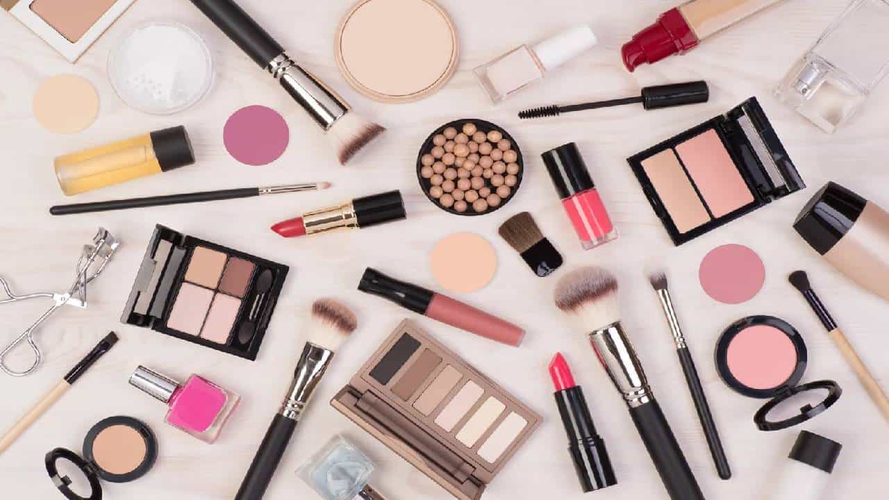 Makeup Tips for Beginners: ಪರ್ಫೇಕ್ಟ್ ಮೇಕ್ಅಪ್ ಲುಕ್ ಪಡೆಯಲು ಸಿಂಪಲ್ ಟಿಪ್ಸ್ ಇಲ್ಲಿವೆ Makeup Tips for Beginners: ಪರ್ಫೇಕ್ಟ್ ಮೇಕ್ಅಪ್ ಲುಕ್ ಪಡೆಯಲು ಸಿಂಪಲ್ ಟಿಪ್ಸ್ ಇಲ್ಲಿವೆ