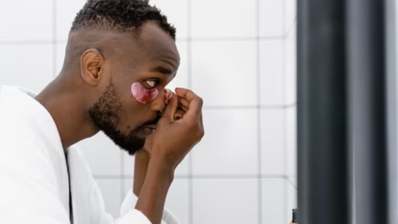 Men's grooming tips: ಪುರುಷರ ತ್ವಚೆಯ ಆರೈಕೆ ಹೇಗೆ? ನಿಮ್ಮ ಚರ್ಮದ ಸಂರಕ್ಷಣೆ ಹೀಗೆ ಮಾಡಿ Men's grooming tips: ಪುರುಷರ ತ್ವಚೆಯ ಆರೈಕೆ ಹೇಗೆ? ನಿಮ್ಮ ಚರ್ಮದ ಸಂರಕ್ಷಣೆ ಹೀಗೆ ಮಾಡಿ