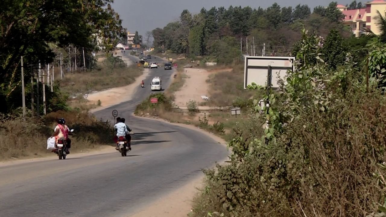 NH 209 road to Dindigul widening not completed even after 8 years commuters suffer 