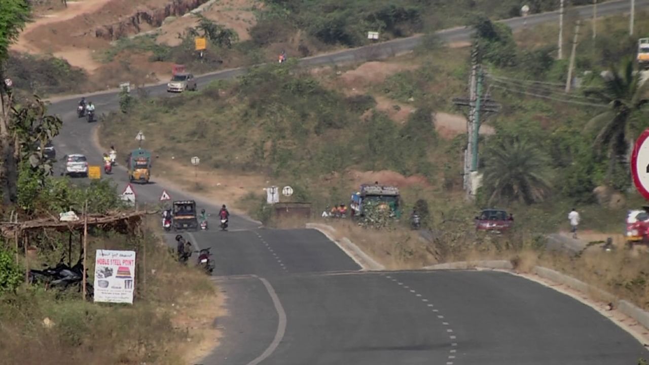 ಬೆಂ-ಮೈಸೂರು ದಶಪಥ ರಸ್ತೆ ರೆಡಿಯಾಯ್ತು, ಆದ್ರೆ ದಿಂಡಿಗಲ್ ರಾಷ್ಟ್ರೀಯ ಹೆದ್ದಾರಿ ಅಗಲೀಕರಣ 8 ವರ್ಷ ಕಳೆದರೂ ಮುಗಿದಿಲ್ಲ ಬೆಂ-ಮೈಸೂರು ದಶಪಥ ರಸ್ತೆ ರೆಡಿಯಾಯ್ತು, ಆದ್ರೆ ದಿಂಡಿಗಲ್ ರಾಷ್ಟ್ರೀಯ ಹೆದ್ದಾರಿ ಅಗಲೀಕರಣ 8 ವರ್ಷ ಕಳೆದರೂ ಮುಗಿದಿಲ್ಲ