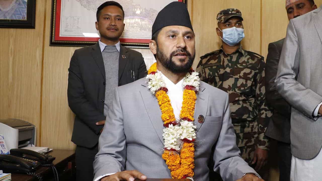 Nepal Citizenship: ಪೌರತ್ವ ಹೋರಾಟದಲ್ಲಿ ನೇಪಾಳದ ಗೃಹ ಸಚಿವರಿಗೆ ಸೋಲು, ಶಾಸಕ ಸ್ಥಾನ ರದ್ದು ಮಾಡಿದ ಸುಪ್ರೀಂ Nepal Citizenship: ಪೌರತ್ವ ಹೋರಾಟದಲ್ಲಿ ನೇಪಾಳದ ಗೃಹ ಸಚಿವರಿಗೆ ಸೋಲು, ಶಾಸಕ ಸ್ಥಾನ ರದ್ದು ಮಾಡಿದ ಸುಪ್ರೀಂ