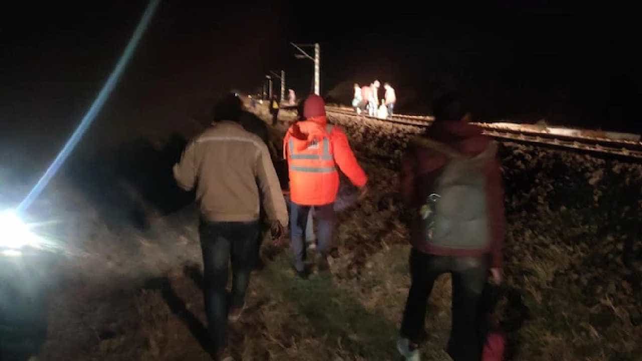 Rajasthan Train: ರಾಜಸ್ಥಾನದ ಪಾಲಿ ಬಳಿ ಹಳಿ ತಪ್ಪಿದ ಸೂರ್ಯನಗರಿ ಎಕ್ಸ್ಪ್ರೆಸ್ ರೈಲು Rajasthan Train: ರಾಜಸ್ಥಾನದ ಪಾಲಿ ಬಳಿ ಹಳಿ ತಪ್ಪಿದ ಸೂರ್ಯನಗರಿ ಎಕ್ಸ್ಪ್ರೆಸ್ ರೈಲು