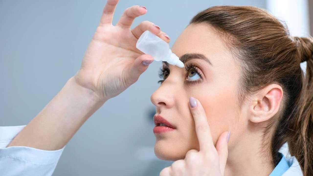 Eye Drops: ಐ ಡ್ರಾಪ್ ಹೆಚ್ಚಾಗಿ ಬಳಸ್ತಿದ್ದೀರಾ? ಈ ತಪ್ಪುಗಳನ್ನು ಮಾಡಬೇಡಿ Eye Drops: ಐ ಡ್ರಾಪ್ ಹೆಚ್ಚಾಗಿ ಬಳಸ್ತಿದ್ದೀರಾ? ಈ ತಪ್ಪುಗಳನ್ನು ಮಾಡಬೇಡಿ