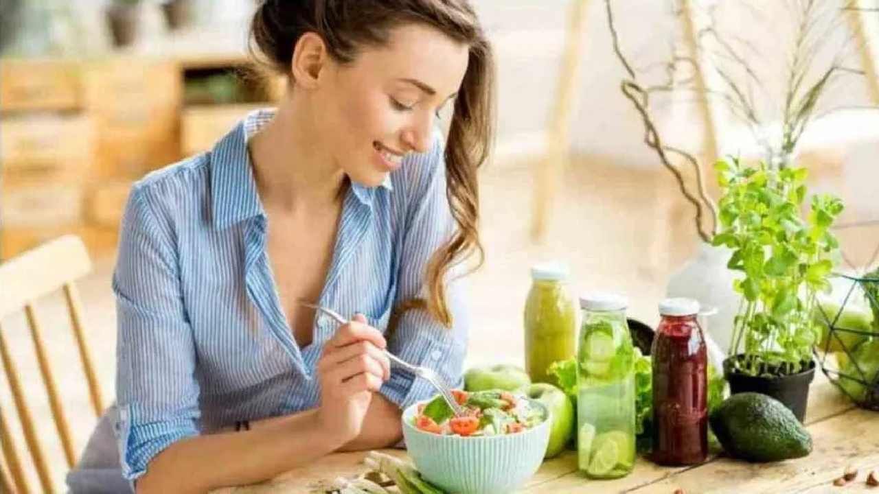 Diet After 30: ನಿಮ್ಮ ವಯಸ್ಸು 30 ದಾಟಿದೆಯೇ, ತೋಚಿದ್ದೆಲ್ಲಾ ತಿನ್ಬೇಡಿ, ನಿಮ್ಮ ಆಹಾರಗಳಲ್ಲಿ ಇವೆಲ್ಲಾ ಇರಲಿ Diet After 30: ನಿಮ್ಮ ವಯಸ್ಸು 30 ದಾಟಿದೆಯೇ, ತೋಚಿದ್ದೆಲ್ಲಾ ತಿನ್ಬೇಡಿ, ನಿಮ್ಮ ಆಹಾರಗಳಲ್ಲಿ ಇವೆಲ್ಲಾ ಇರಲಿ