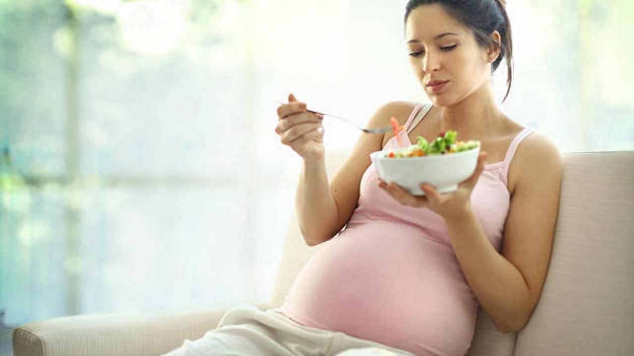 Pregnancy Diet Tips: ಚಳಿಗಾಲದಲ್ಲಿ ಗರ್ಭಿಣಿಯರು ಯಾವ ರೀತಿಯ ಆಹಾರ ಸೇವಿಸಬೇಕು, ಇಲ್ಲಿದೆ ಮಾಹಿತಿ