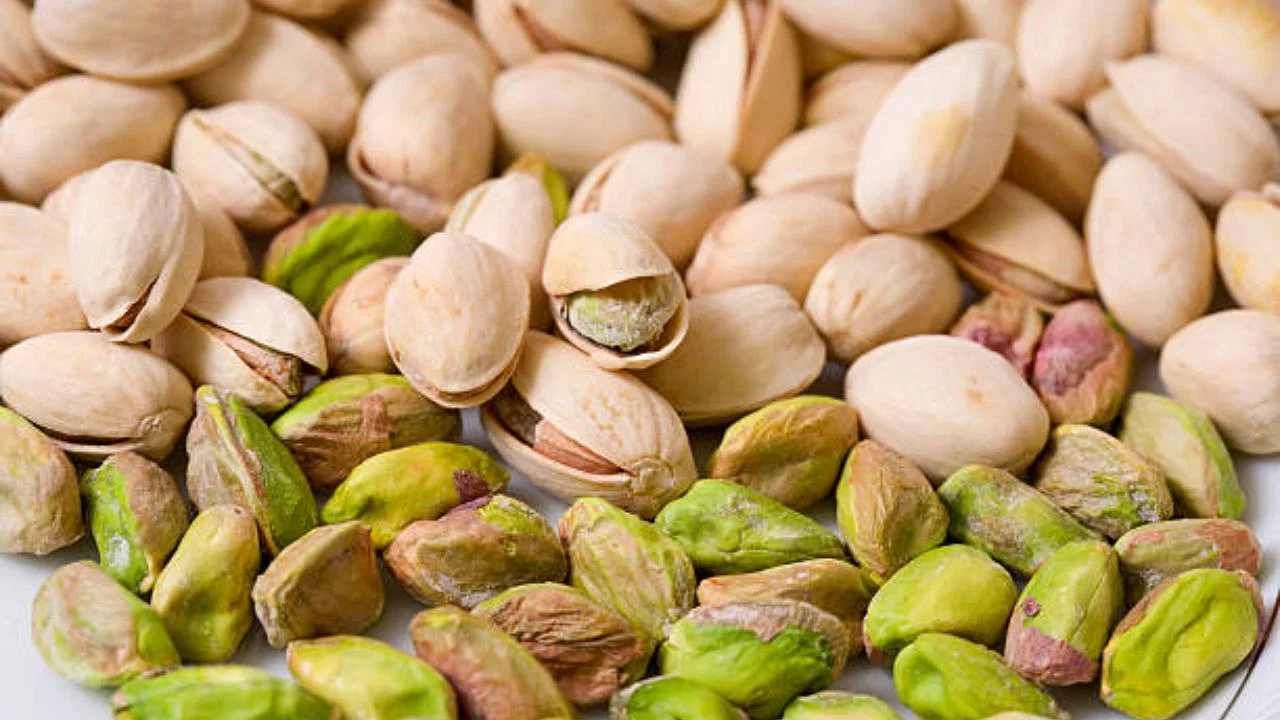 Pistachios Side Effects: ಪಿಸ್ತಾ ಇಷ್ಟವೆಂದು ತುಂಬಾ ತಿನ್ಬೇಡಿ, ಅಧಿಕ ರಕ್ತದೊತ್ತಡಕ್ಕೆ ಕಾರಣವಾಗಬಹುದು, ಇತರೆ ಅಡ್ಡಪರಿಣಾಮಗಳ ಬಗ್ಗೆ ತಿಳಿಯಿರಿ Pistachios Side Effects: ಪಿಸ್ತಾ ಇಷ್ಟವೆಂದು ತುಂಬಾ ತಿನ್ಬೇಡಿ, ಅಧಿಕ ರಕ್ತದೊತ್ತಡಕ್ಕೆ ಕಾರಣವಾಗಬಹುದು, ಇತರೆ ಅಡ್ಡಪರಿಣಾಮಗಳ ಬಗ್ಗೆ ತಿಳಿಯಿರಿ