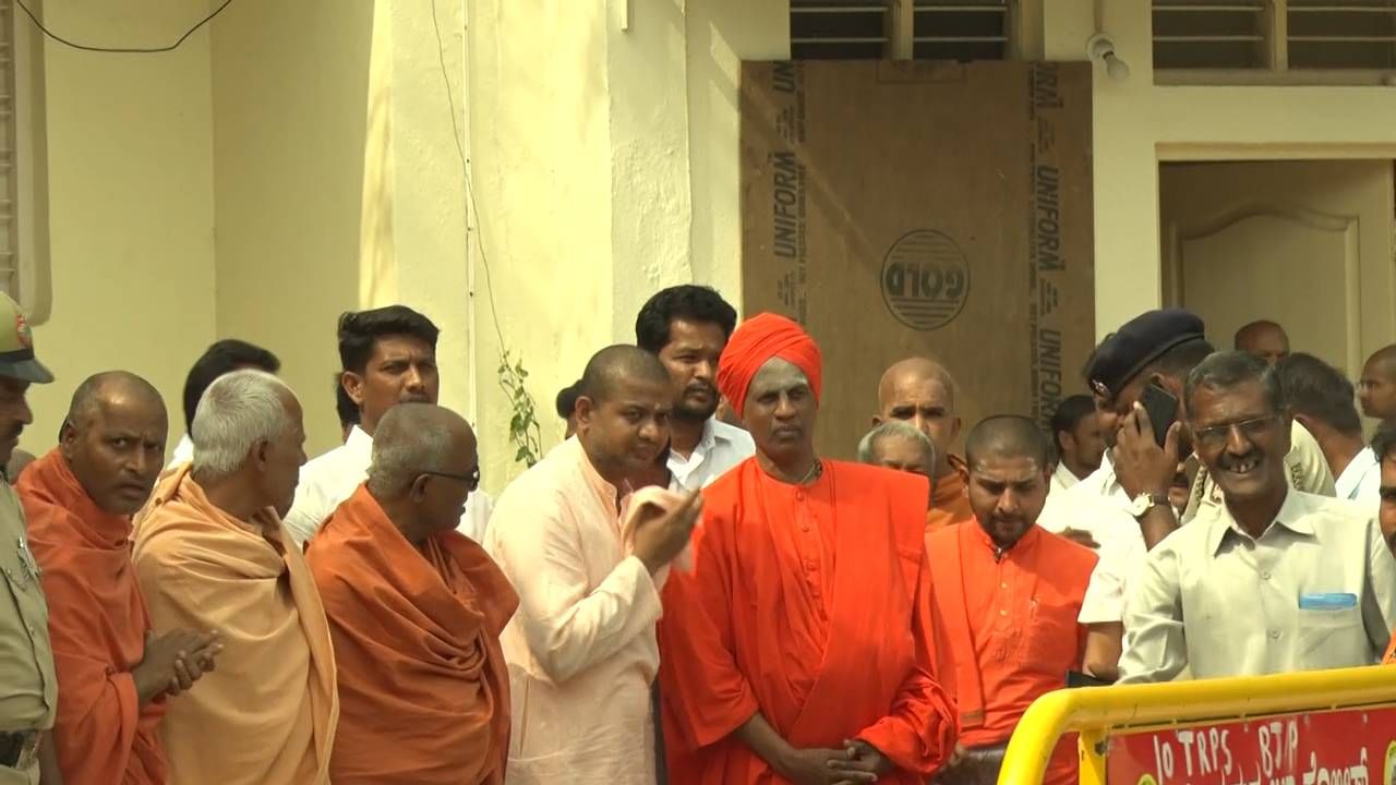 Siddeshwar Swamiji: ಅಂತ್ಯಕ್ರಿಯೆ ಮುಗಿದು ಮೂರು ದಿನಗಳಾದರೂ ಮುಗಿಯುತ್ತಿಲ್ಲ ಭಕ್ತರ ದರ್ಶನ