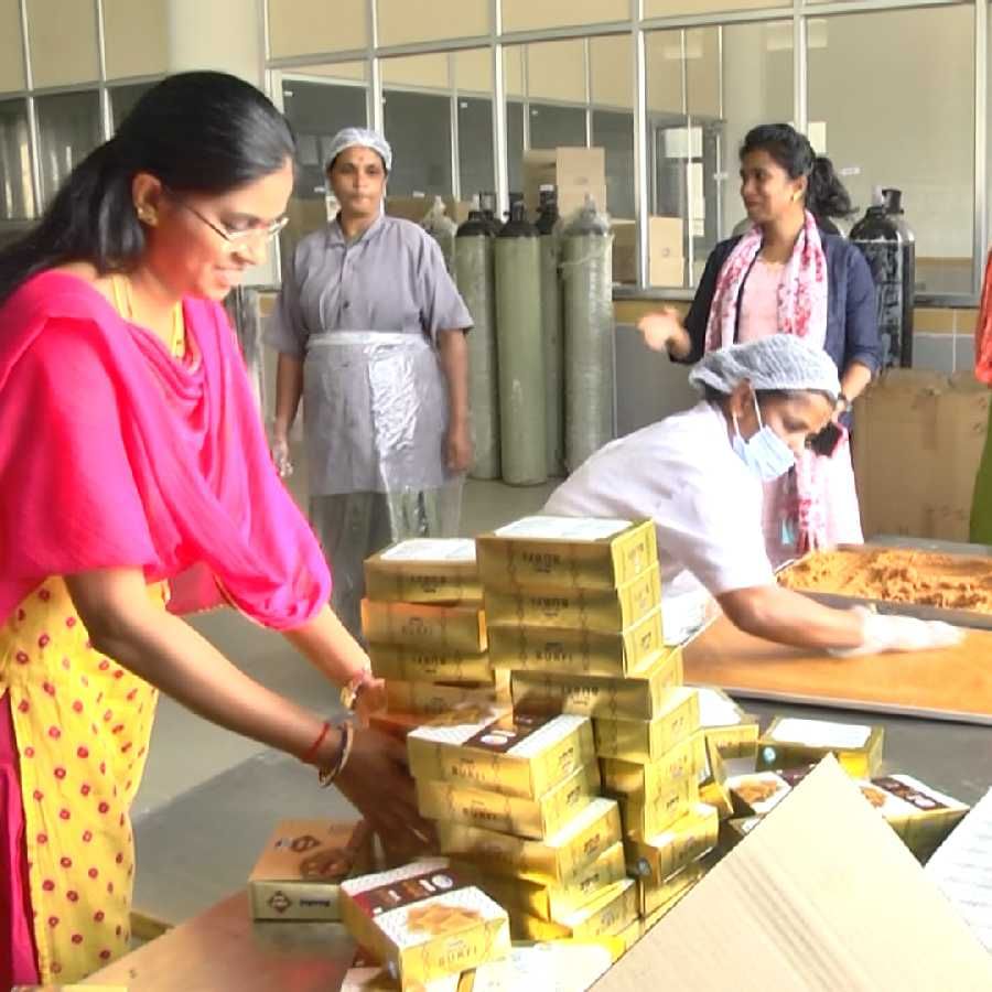 Mandya's jaggery barfi which is made by Manmul is in huge demand in the market Mandya news in kannada
