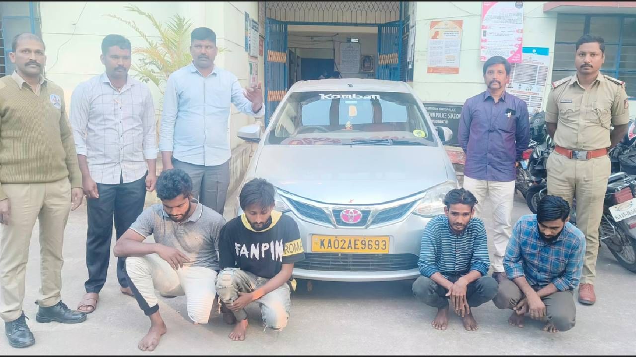 ಭದ್ರಾವತಿಯಲ್ಲಿ ಅಪ್ರಾಪ್ತನ ಕಿಡ್ನಾಪ್, 10 ಲಕ್ಷಕ್ಕೆ ಬೇಡಿಕೆ; 24 ಘಂಟೆಗಳಲ್ಲಿ ಕಿಡ್ನಾಪ್ ಪ್ರಕರಣ ಭೇದಿಸಿದ ಪೊಲೀಸರು ಭದ್ರಾವತಿಯಲ್ಲಿ ಅಪ್ರಾಪ್ತನ ಕಿಡ್ನಾಪ್, 10 ಲಕ್ಷಕ್ಕೆ ಬೇಡಿಕೆ; 24 ಘಂಟೆಗಳಲ್ಲಿ ಕಿಡ್ನಾಪ್ ಪ್ರಕರಣ ಭೇದಿಸಿದ ಪೊಲೀಸರು