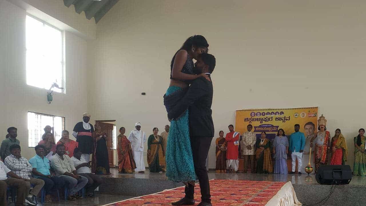 Chikkaballapur festival Desi Style Fashion show Rampwalk by children young youths and Elders chikkaballapur news in kannada