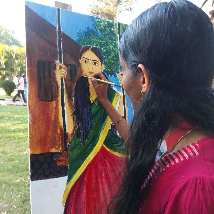 Dharwad Karnataka University National Youth Festival Art camp attracts attention Dharwad News news kannada