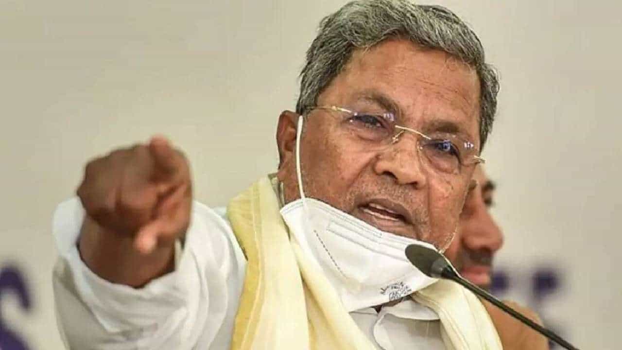 ಕೊಪ್ಪಳದಲ್ಲಿ ಅಬ್ಬರಿಸಿದ ಸಿದ್ದರಾಮಯ್ಯ; ಭಾಷಣದುದ್ದಕ್ಕೂ ಮೋದಿ, ಬಿಜೆಪಿ ವಿರುದ್ಧ ಟೀಕಾ ಪ್ರಹಾರ ಕೊಪ್ಪಳದಲ್ಲಿ ಅಬ್ಬರಿಸಿದ ಸಿದ್ದರಾಮಯ್ಯ; ಭಾಷಣದುದ್ದಕ್ಕೂ ಮೋದಿ, ಬಿಜೆಪಿ ವಿರುದ್ಧ ಟೀಕಾ ಪ್ರಹಾರ