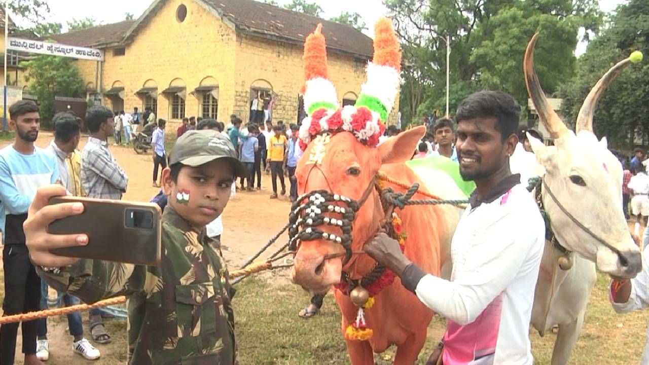 ಹಾವೇರಿ: ಹೋರಿ ಹಬ್ಬ, ಎತ್ತಿನ ಗಾಡಿ ಸ್ಪರ್ಧೆಗೆ ಷರತ್ತು ವಿಧಿಸಿ ಒಪ್ಪಿಗೆ ಕೊಟ್ಟ ಜಿಲ್ಲಾಡಳಿತ ಹಾವೇರಿ: ಹೋರಿ ಹಬ್ಬ, ಎತ್ತಿನ ಗಾಡಿ ಸ್ಪರ್ಧೆಗೆ ಷರತ್ತು ವಿಧಿಸಿ ಒಪ್ಪಿಗೆ ಕೊಟ್ಟ ಜಿಲ್ಲಾಡಳಿತ