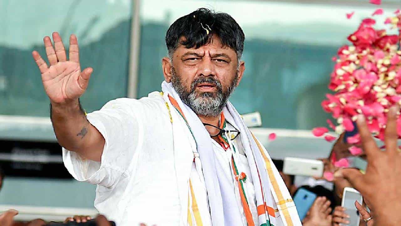 Karnataka Election 2023: ಕನಕಪುರದ ಬಂಡೆ ಡಿ.ಕೆ.ಶಿವಕುಮಾರ್ ಮದ್ದೂರು ಕ್ಷೇತ್ರದಿಂದ ಕಣಕ್ಕೆ? Karnataka Election 2023: ಕನಕಪುರದ ಬಂಡೆ ಡಿ.ಕೆ.ಶಿವಕುಮಾರ್ ಮದ್ದೂರು ಕ್ಷೇತ್ರದಿಂದ ಕಣಕ್ಕೆ?