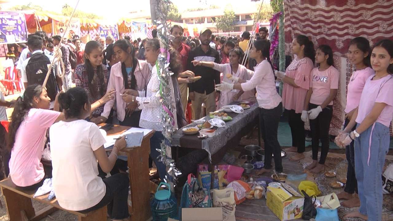 Gadag ASS College food festival Students prepared variety chaats Gadag news in kannada