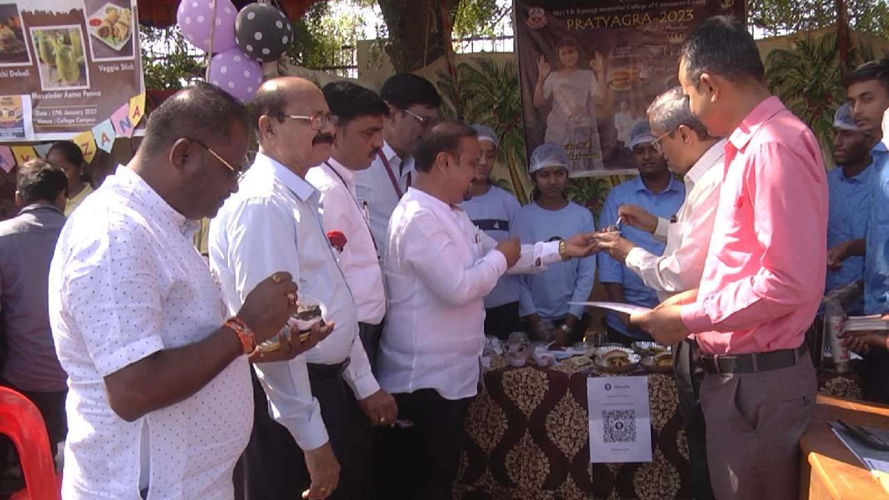 Gadag ASS College food festival Students prepared variety chaats Gadag news in kannada
