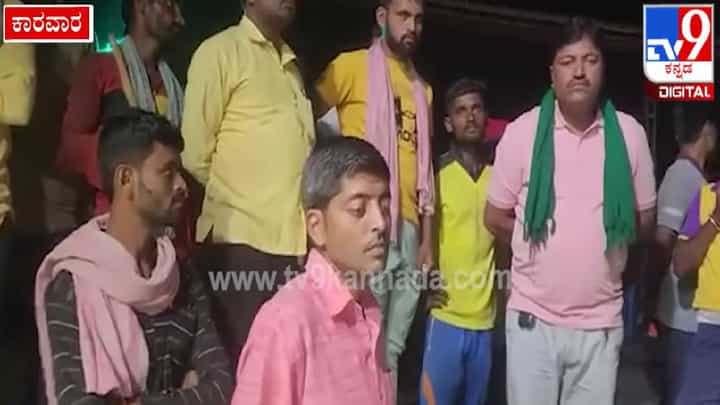 ಉತ್ತರ ಕನ್ನಡ: ಕಬ್ಬಿನ ತೂಕದಲ್ಲಿ ಮೋಸ ಆರೋಪ; ಇಐಡಿ ಸಕ್ಕರೆ ಕಾರ್ಖಾನೆ ವಿರುದ್ಧ ರೈತರ ಆಕ್ರೋಶ ಉತ್ತರ ಕನ್ನಡ: ಕಬ್ಬಿನ ತೂಕದಲ್ಲಿ ಮೋಸ ಆರೋಪ; ಇಐಡಿ ಸಕ್ಕರೆ ಕಾರ್ಖಾನೆ ವಿರುದ್ಧ ರೈತರ ಆಕ್ರೋಶ
