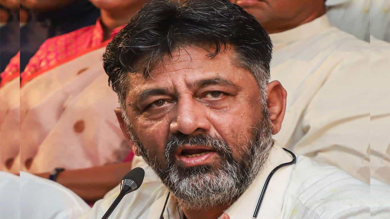 Prajadwani Yatre: ದೊಡ್ಡಬಳ್ಳಾಪುರದಲ್ಲಿ ಅಬ್ಬರಿಸಿದ ಕೈ ನಾಯಕರು; ರಮೇಶ್ ಜಾರಕಿಹೊಳಿ ಮಂಚದ ಮಂತ್ರಿ ಎಂದ ಡಿ.ಕೆ ಶಿವಕುಮಾರ್ Prajadwani Yatre: ದೊಡ್ಡಬಳ್ಳಾಪುರದಲ್ಲಿ ಅಬ್ಬರಿಸಿದ ಕೈ ನಾಯಕರು; ರಮೇಶ್ ಜಾರಕಿಹೊಳಿ ಮಂಚದ ಮಂತ್ರಿ ಎಂದ ಡಿ.ಕೆ ಶಿವಕುಮಾರ್