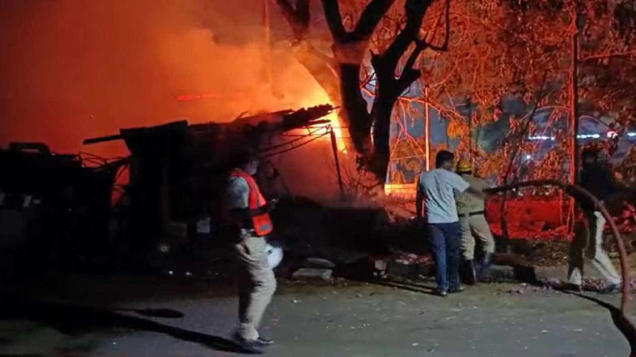 Bengaluru Fire breaks out at tea stall in Rajajinagar bengaluru news in kannada
