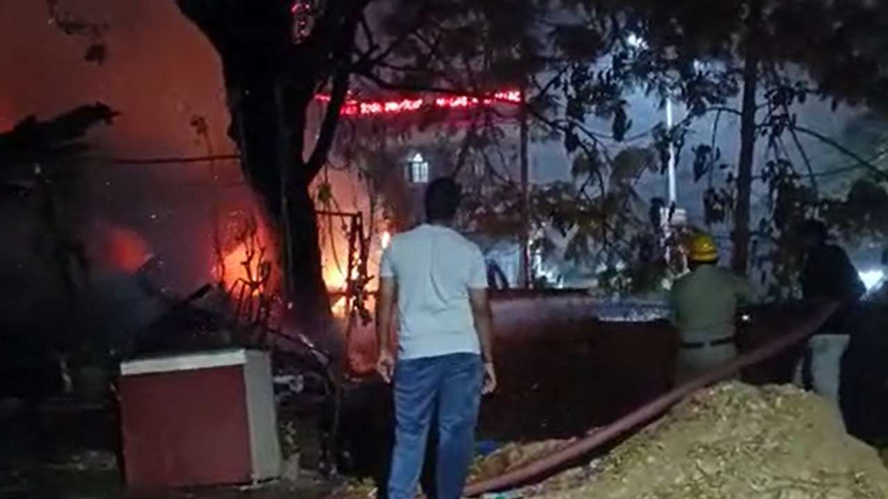 Bengaluru Fire breaks out at tea stall in Rajajinagar bengaluru news in kannada
