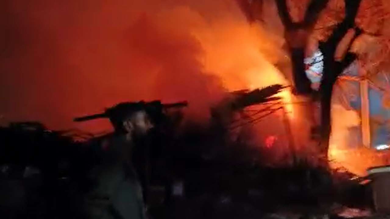 Bengaluru Fire breaks out at tea stall in Rajajinagar bengaluru news in kannada
