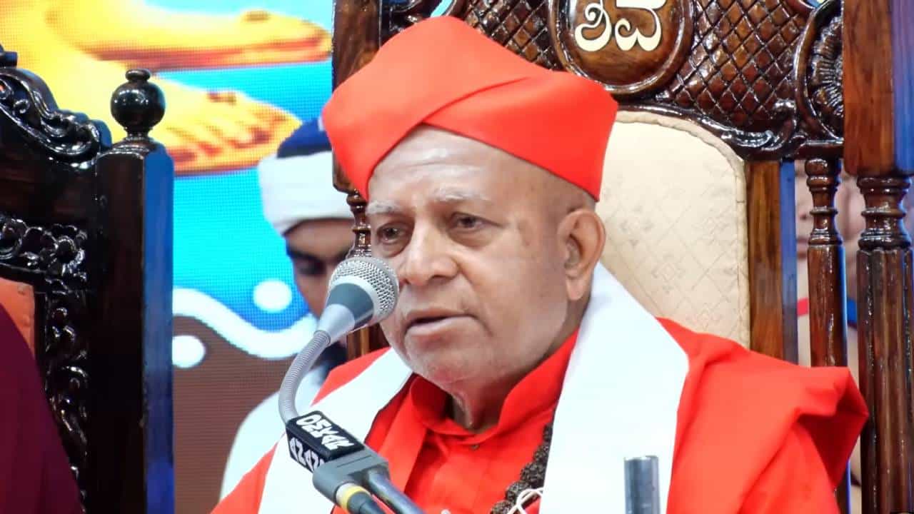 ಹುಣ್ಣಿಮೆ ಆರಂಭವಾದ ದಿನದಿಂದಲೂ ನಮಗೆ ಕೆಲವು ವ್ಯವಹಾರಗಳು ಕಾಡಿಸುತ್ತಿವೆ: ಸಿರಿಗೇರಿ ತರಳಬಾಳು ಶ್ರೀ ಹುಣ್ಣಿಮೆ ಆರಂಭವಾದ ದಿನದಿಂದಲೂ ನಮಗೆ ಕೆಲವು ವ್ಯವಹಾರಗಳು ಕಾಡಿಸುತ್ತಿವೆ: ಸಿರಿಗೇರಿ ತರಳಬಾಳು ಶ್ರೀ