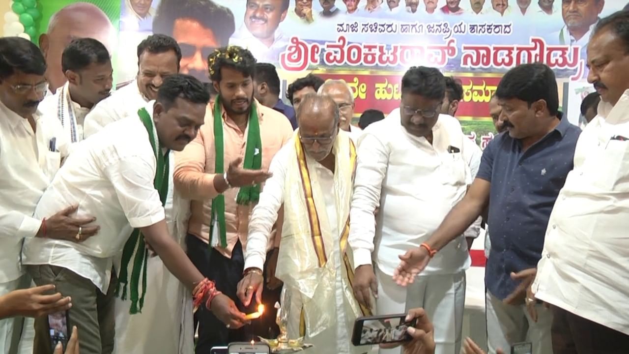 No body can touch jds and its stalwart leaders in Mandya says JDS youth wing president Nikhil Kumaraswamy in Raichur