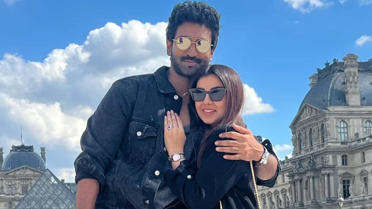 ಕನ್ನಡದ ನಟಿ ಸಂಜನಾ ಗಲ್ರಾನಿ ಸಹೋದರಿ ನಿಕ್ಕಿ ಗಲ್ರಾನಿ ಅವರಿಗೆ ಇಂದು (ಜನವರಿ 3) ಬರ್ತ್ಡೇ ಸಂಂಭ್ರಮ. ಅವರಿಗೆ ಈಗ 31 ವರ್ಷ ವಯಸ್ಸು. ಪತಿ ಆದಿ ಪಿನಿಶೆಟ್ಟಿ ಜತೆ ಅವರು ಹುಟ್ಟುಹಬ್ಬ ಆಚರಿಸಿಕೊಳ್ಳುತ್ತಿದ್ದಾರೆ.