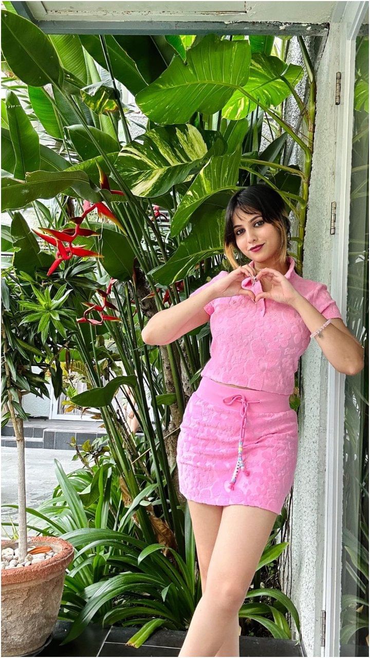 Niveditha Gowda(7)
