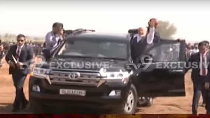 PM Modi Karnataka Visit: ಯಾದಗಿರಿಯಿಂದ ಮಳಖೇಡ್ ಅಗಮಿಸಿದ ಪ್ರಧಾನಿಗಳನ್ನು ಕಂಡು ಮುಗಿಲು ಮುಟ್ಟಿದ ಜನರ ಹರ್ಷೋದ್ಗಾರ! PM Modi Karnataka Visit: ಯಾದಗಿರಿಯಿಂದ ಮಳಖೇಡ್ ಅಗಮಿಸಿದ ಪ್ರಧಾನಿಗಳನ್ನು ಕಂಡು ಮುಗಿಲು ಮುಟ್ಟಿದ ಜನರ ಹರ್ಷೋದ್ಗಾರ!
