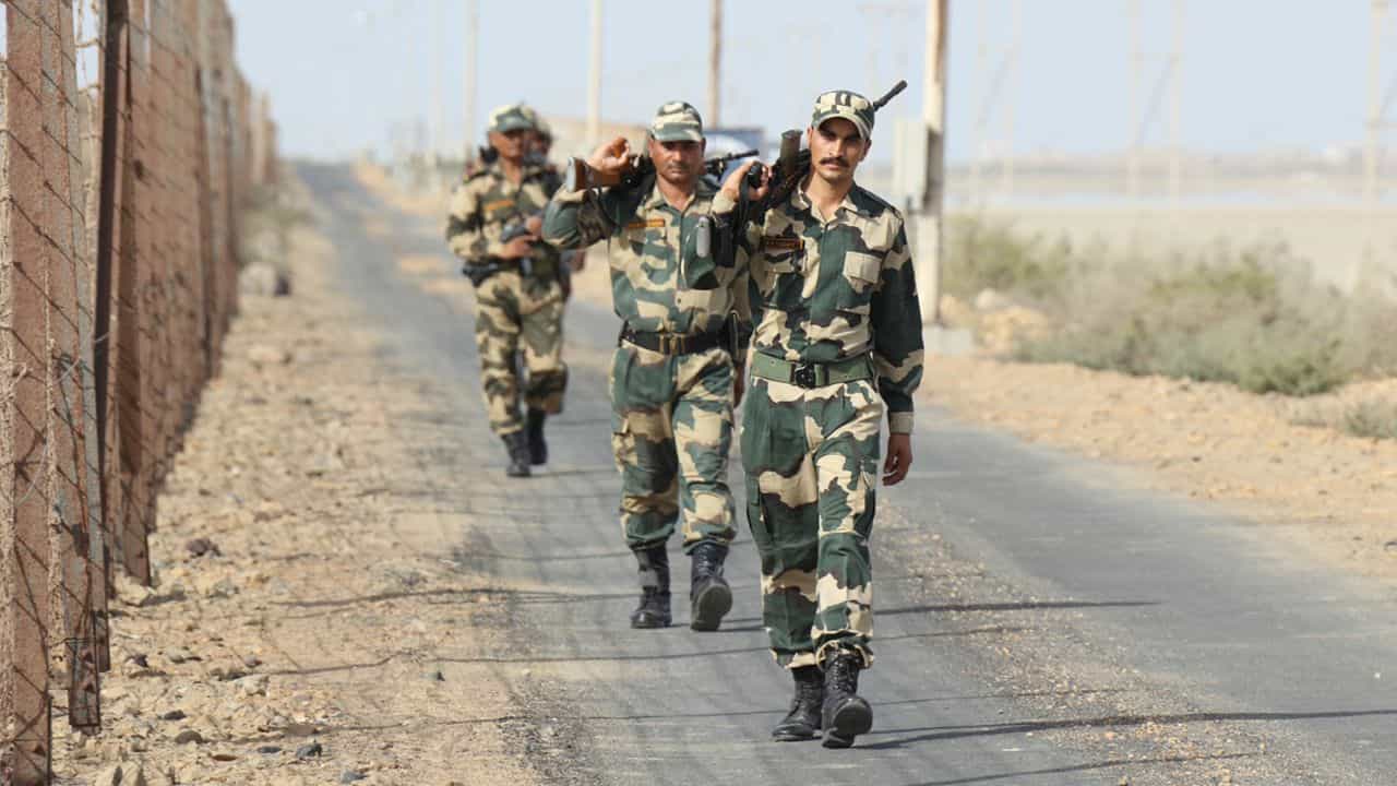 India-Pakistan Border: ಪಂಜಾಬ್ ಗಡಿಯಲ್ಲಿ ಪಾಕಿಸ್ತಾನಿ ಒಳನುಸುಳುಕೋರನನ್ನು ಗುಂಡಿಕ್ಕಿ ಕೊಂದ BSF India-Pakistan Border: ಪಂಜಾಬ್ ಗಡಿಯಲ್ಲಿ ಪಾಕಿಸ್ತಾನಿ ಒಳನುಸುಳುಕೋರನನ್ನು ಗುಂಡಿಕ್ಕಿ ಕೊಂದ BSF