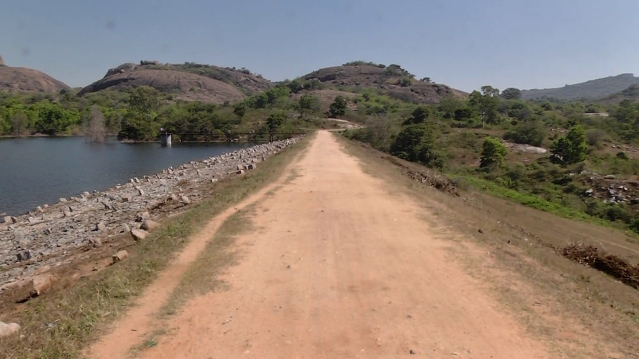 ಆದರೆ ಇಂತಹ ಒಂದು ಜಲಾಶಯ ಸಿಲಿಕಾನ್ ಸಿಟಿಯಿಂದ ಕೂಗಳತೆ ದೂರದಲ್ಲಿ ಇದೆ ಎಂಬುದು ಎಷ್ಟೋ ಜನರಿಗೆ ಗೊತ್ತಿಲ್ಲ. (ವರದಿ: ಪ್ರಶಾಂತ್ ಹುಲಿಕೆರೆ, ಟಿವಿ 9, ರಾಮನಗರ)