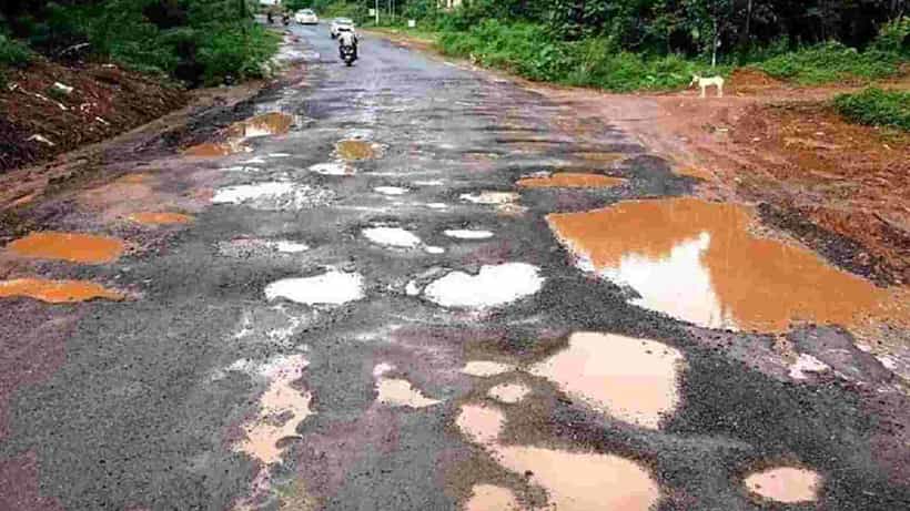 Potholes: ಬೆಂಗಳೂರಿನಲ್ಲಿ ಕಡಿಮೆಯಾಗದ ರಸ್ತೆ ಗುಂಡಿ ಅವಾಂತರ: ಫಿಕ್ಸ್ ಮೈ ಸ್ಟ್ರೀಟ್ ಆ್ಯಪ್ನಲ್ಲಿ ಸಾರ್ವಜನಿಕರಿಂದ ಸಾವಿರಾರು ಕೇಸ್ ದಾಖಲು