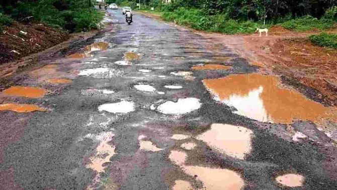 Potholes: ಬೆಂಗಳೂರಿನಲ್ಲಿ ಕಡಿಮೆಯಾಗದ ರಸ್ತೆ ಗುಂಡಿ ಅವಾಂತರ: ಫಿಕ್ಸ್ ಮೈ ಸ್ಟ್ರೀಟ್ ಆ್ಯಪ್ನಲ್ಲಿ ಸಾರ್ವಜನಿಕರಿಂದ ಸಾವಿರಾರು ಕೇಸ್ ದಾಖಲು Potholes: ಬೆಂಗಳೂರಿನಲ್ಲಿ ಕಡಿಮೆಯಾಗದ ರಸ್ತೆ ಗುಂಡಿ ಅವಾಂತರ: ಫಿಕ್ಸ್ ಮೈ ಸ್ಟ್ರೀಟ್ ಆ್ಯಪ್ನಲ್ಲಿ ಸಾರ್ವಜನಿಕರಿಂದ ಸಾವಿರಾರು ಕೇಸ್ ದಾಖಲು