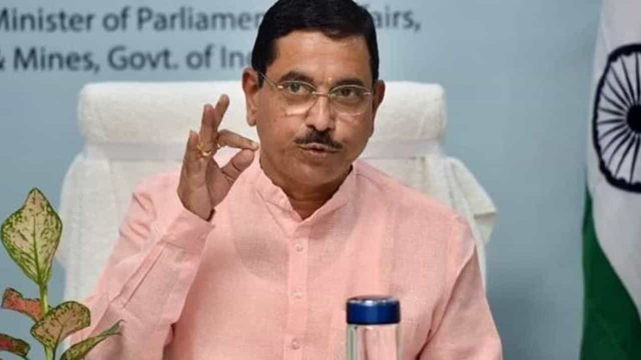 ಹುಬ್ಬಳ್ಳಿಯಲ್ಲಿ ನಡೆದ ಪ್ರಧಾನಿ ಕಾರ್ಯಕ್ರಮ ಐತಿಹಾಸಿಕ ದಾಖಲೆ: ಧಾರವಾಡ ಜಿಲ್ಲೆ ಜನರಿಗೆ ಧನ್ಯವಾದ ಹೇಳಿದ ಜೋಶಿ ಹುಬ್ಬಳ್ಳಿಯಲ್ಲಿ ನಡೆದ ಪ್ರಧಾನಿ ಕಾರ್ಯಕ್ರಮ ಐತಿಹಾಸಿಕ ದಾಖಲೆ: ಧಾರವಾಡ ಜಿಲ್ಲೆ ಜನರಿಗೆ ಧನ್ಯವಾದ ಹೇಳಿದ ಜೋಶಿ