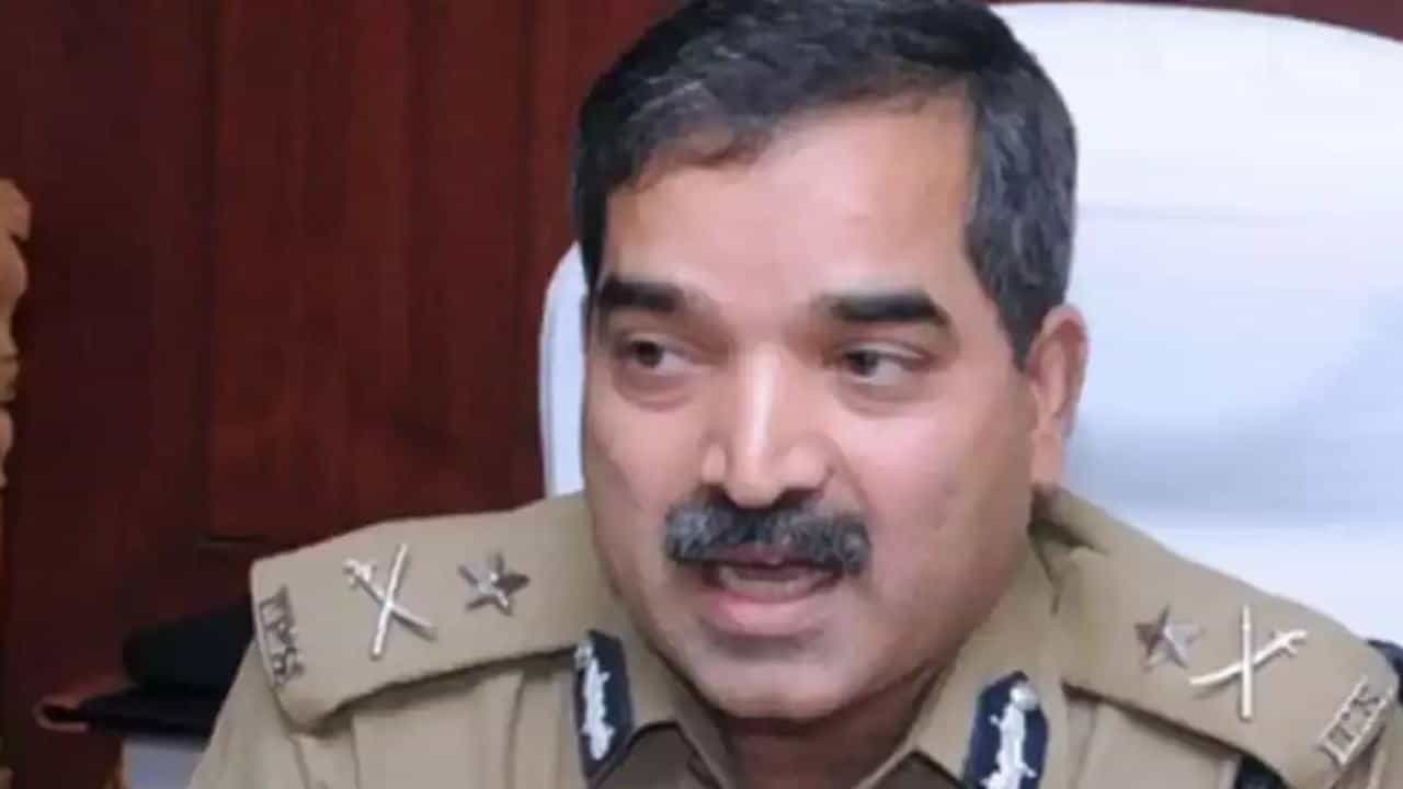Bengaluru Crime Rating: ಬೆಂಗಳೂರು ಕ್ರೈಂ ರೇಟಿಂಗ್ ಹೇಗಿದೆ? ನಗರದಲ್ಲಿ ಕಳೆದ ವರ್ಷ ನಡೆದ ಕ್ರೈಂ ಗಳೆಷ್ಟು: ಇಲ್ಲಿದೆ ಆಯುಕ್ತ ಪ್ರತಾಪ್ ರೆಡ್ಡಿ ಬಿಚ್ಚಿಟ್ಟ ವರದಿ Bengaluru Crime Rating: ಬೆಂಗಳೂರು ಕ್ರೈಂ ರೇಟಿಂಗ್ ಹೇಗಿದೆ? ನಗರದಲ್ಲಿ ಕಳೆದ ವರ್ಷ ನಡೆದ ಕ್ರೈಂ ಗಳೆಷ್ಟು: ಇಲ್ಲಿದೆ ಆಯುಕ್ತ ಪ್ರತಾಪ್ ರೆಡ್ಡಿ ಬಿಚ್ಚಿಟ್ಟ ವರದಿ