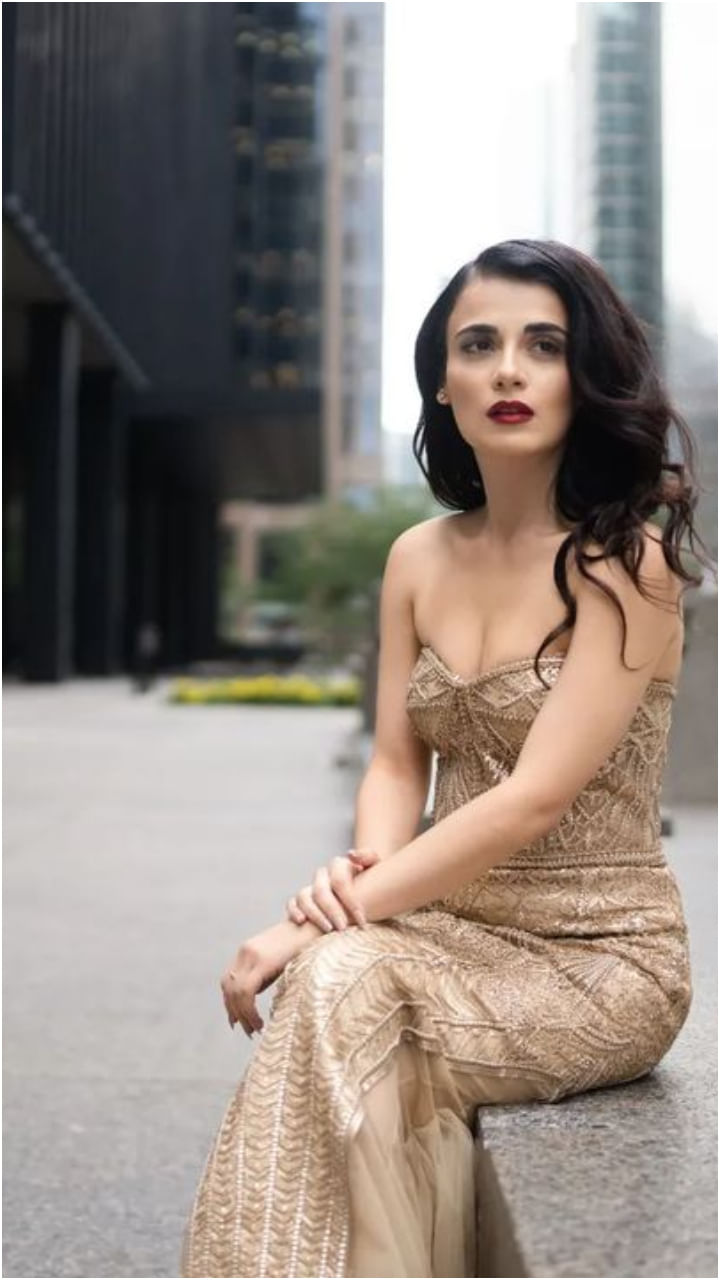 Radhika Madan(4)