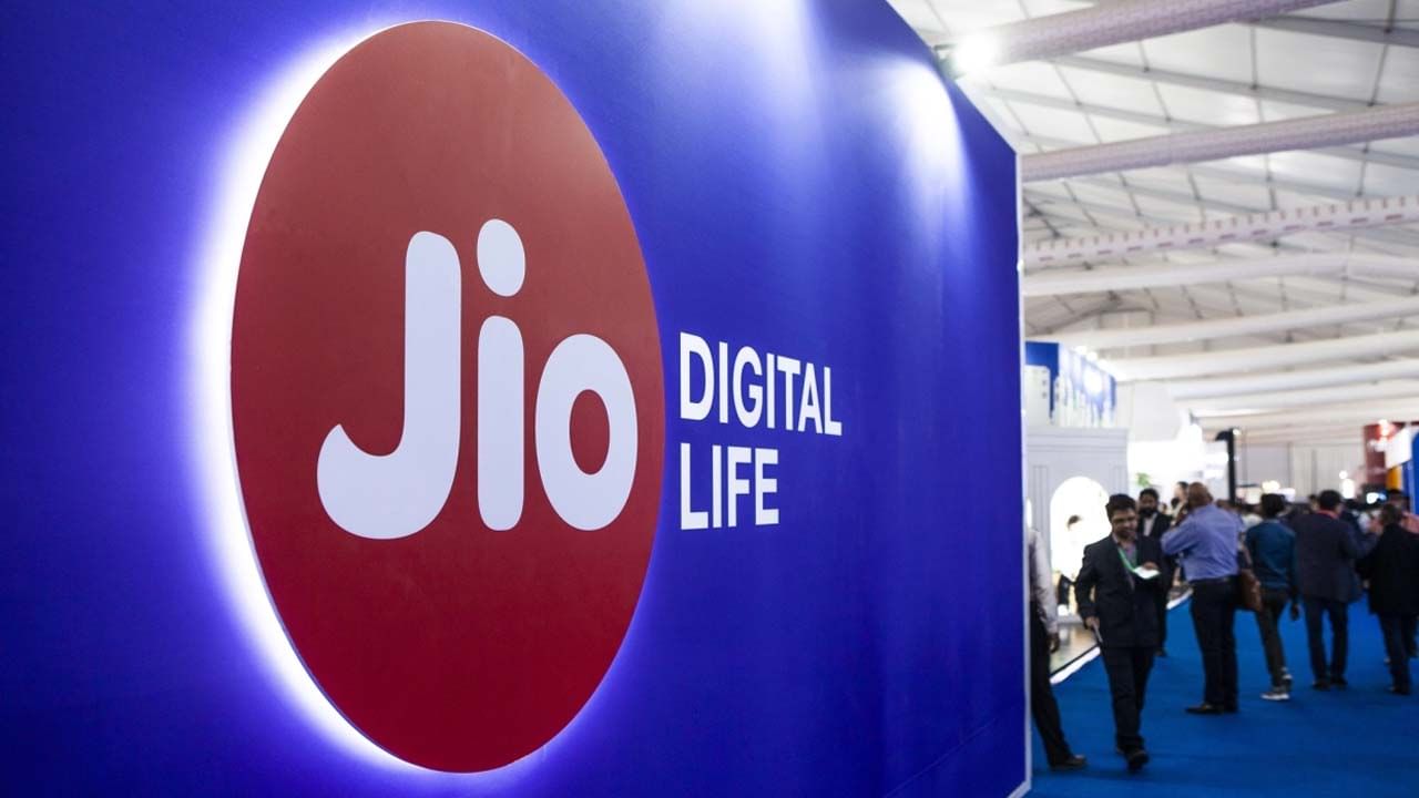 JIO Prepaid Plans: ವಿ, ಏರ್ಟೆಲ್ಗೆ ಬಿಗ್ ಶಾಕ್: ಜಿಯೋದಿಂದ ಎರಡು ಧಮಾಕ ಪ್ಲಾನ್ ಬಿಡುಗಡೆ JIO Prepaid Plans: ವಿ, ಏರ್ಟೆಲ್ಗೆ ಬಿಗ್ ಶಾಕ್: ಜಿಯೋದಿಂದ ಎರಡು ಧಮಾಕ ಪ್ಲಾನ್ ಬಿಡುಗಡೆ