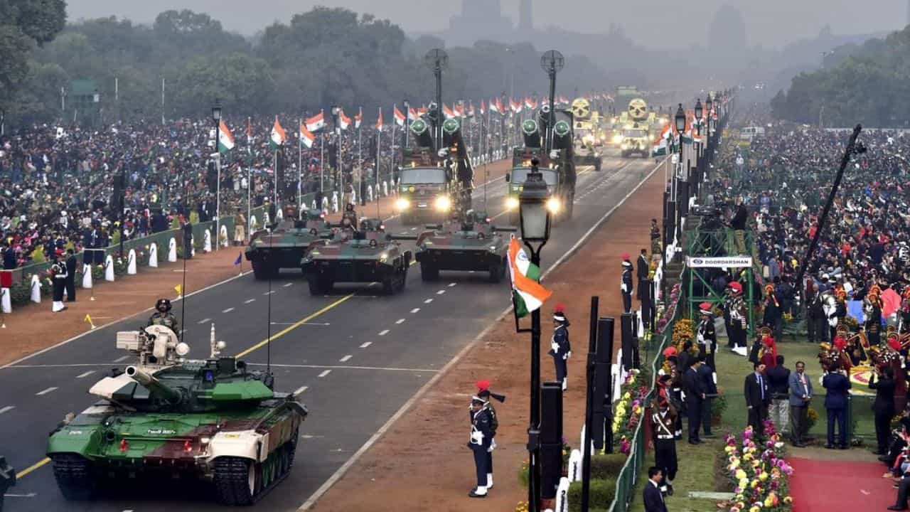 Republic Day Parade 2023: ಗಣರಾಜ್ಯೋತ್ಸವ ಪರೇಡ್ನಲ್ಲಿ ಎಲ್ಲಾ ಸ್ವದೇಶಿ ಸೇನಾ ಯುದ್ಧ ಉಪಕರಣಗಳ ಪ್ರದರ್ಶನ Republic Day Parade 2023: ಗಣರಾಜ್ಯೋತ್ಸವ ಪರೇಡ್ನಲ್ಲಿ ಎಲ್ಲಾ ಸ್ವದೇಶಿ ಸೇನಾ ಯುದ್ಧ ಉಪಕರಣಗಳ ಪ್ರದರ್ಶನ