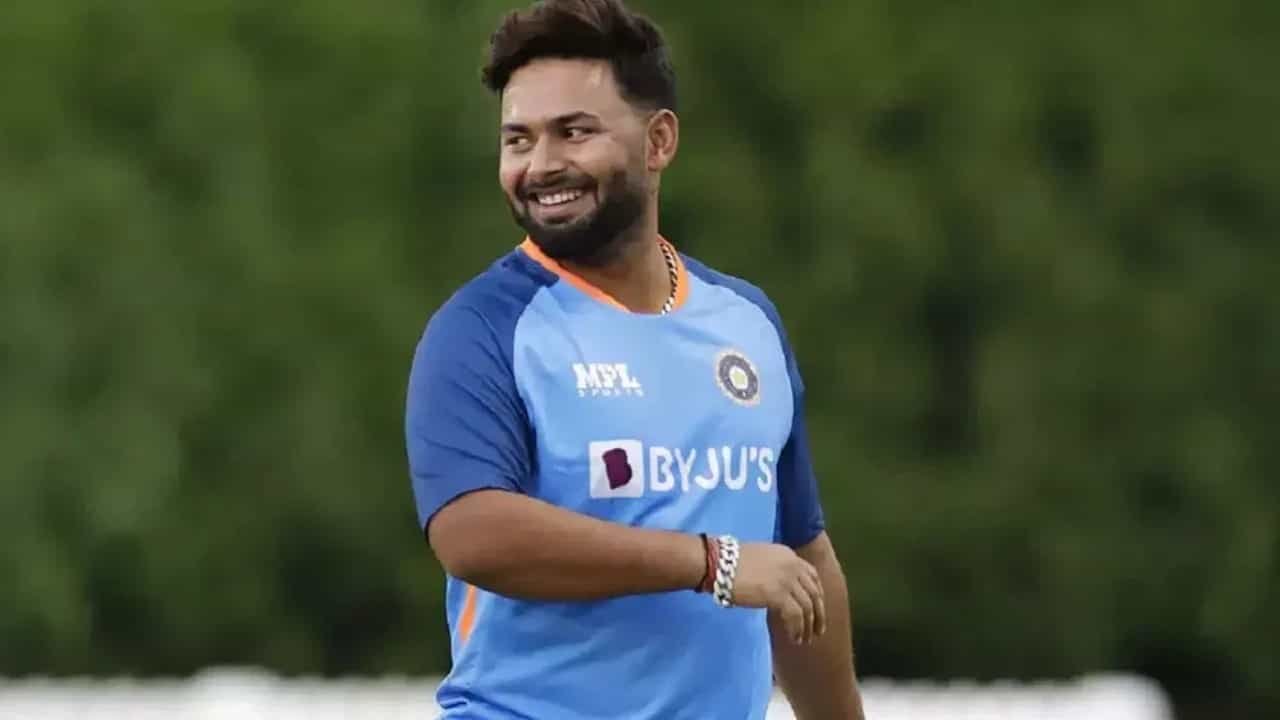 Rishabh Pant Health: ಐಸಿಯುನಿಂದ ಖಾಸಗಿ ವಾರ್ಡ್ಗೆ ರಿಷಬ್ ಪಂತ್ ಶಿಫ್ಟ್; ವೈದ್ಯರು ಹೇಳಿದ್ದೇನು? Rishabh Pant Health: ಐಸಿಯುನಿಂದ ಖಾಸಗಿ ವಾರ್ಡ್ಗೆ ರಿಷಬ್ ಪಂತ್ ಶಿಫ್ಟ್; ವೈದ್ಯರು ಹೇಳಿದ್ದೇನು?